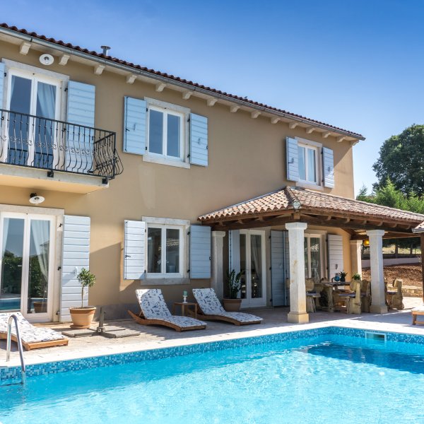 Vila u istarskom stilu  s bazenom, šarm Mediterana