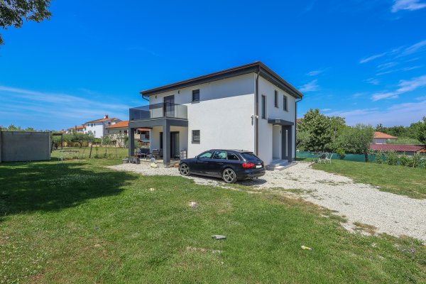 Casa moderna a 2 km dal centro e dal mare, Parenzo