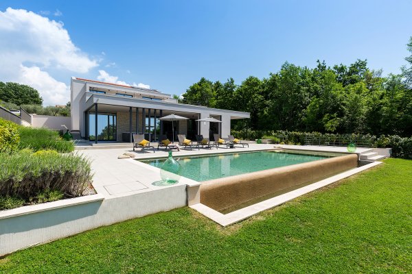 Villa moderna esclusiva con 6 camere da letto e vista mare