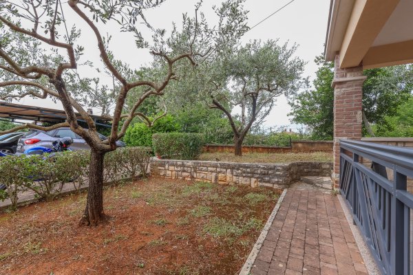 Ground floor apartment with garden, Kaštelir, Istria