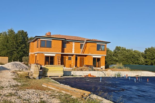 Kaštelir okolica - Moderna dvojna kuća u mediteranskom stilu s bazenom ili jacuzzijem