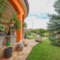 POREČ – OKOLICA | Elegantna prizemnica s jacuzzijem, velikom terasom i mediteranskim vrtom - 3