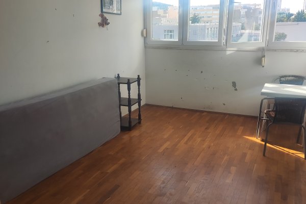 Dvosobni stan na 4. katu u blizini škole
