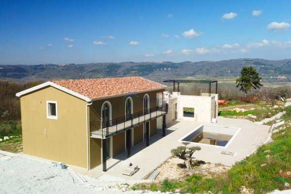 Kuća, modernog dizajna, sa prekrasnim pogledom