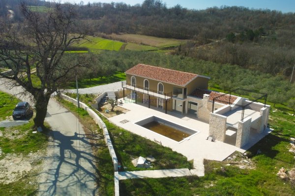 Kuća, modernog dizajna, sa prekrasnim pogledom
