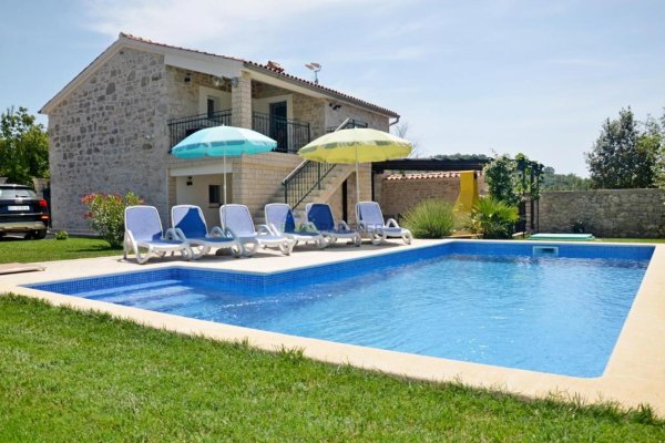 Completely renovated house in a modern style not far from Poreč