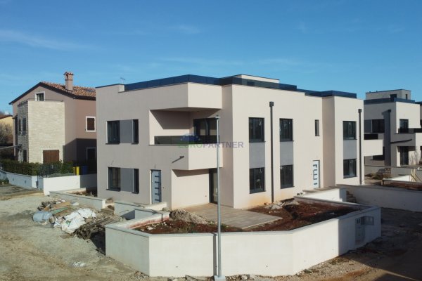 Luksuzni stan u prizemlju, novogradnja, Poreč