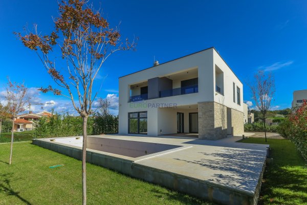 Samostojeća luksuzna vila s pogledom na more