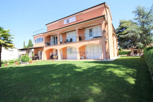 Obiteljska vila sa spektakularnim pogledom na more, u blizini centra grada i plaža
