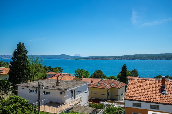 Crikvenica, Top lokacija!! Apartmanska kuća blizu mora