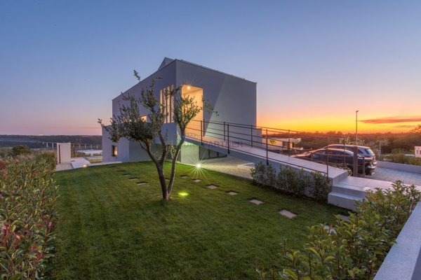 Moderna vila sa očaravajućim pogledom