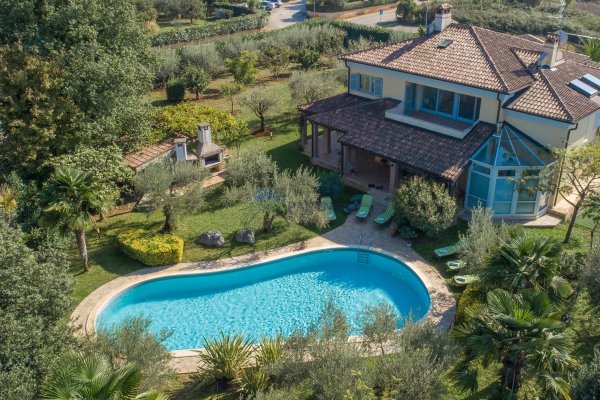 Villa in Poreč, 420m2, near the sea