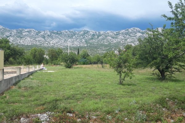 Starigrad-Paklenica, Seline, zemljište na super položaju