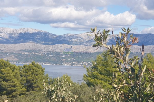 Građevinsko zemljište na otoku Braču, Supetar 3.900 m2