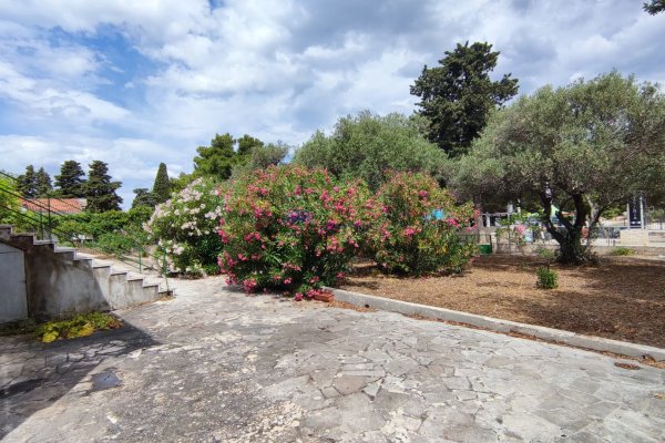 Supetar,Kamena kuća u blizini mora, otok Brač