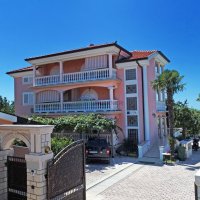Prilika za investitore!  Velika kuća s apartmanima 300m od plaže - 3