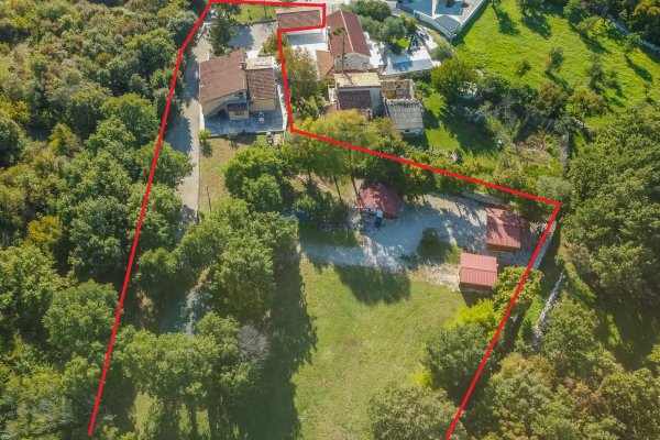 Samostojeća kuća sa 6600m2 vrta, Sveti Lovreč, Istra