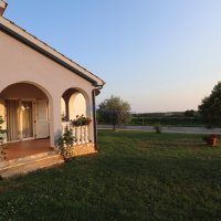 Višnjan okolica - prizemnica sa 3 spavaće sobe i velikom okućnicom - 4